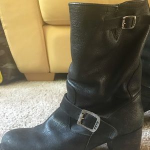 Frye Veronica short leather boots